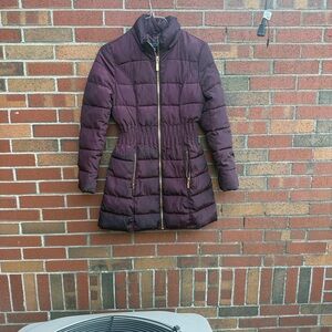 Laundry by Shelli Segal Women’s Plum Puffer Coat Jacket Cinched Waist Gold Zip